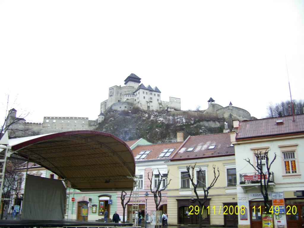 Pohľad z námestia na hrad